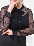 Camicia Curvy nera in pizzo con collo a fiocco