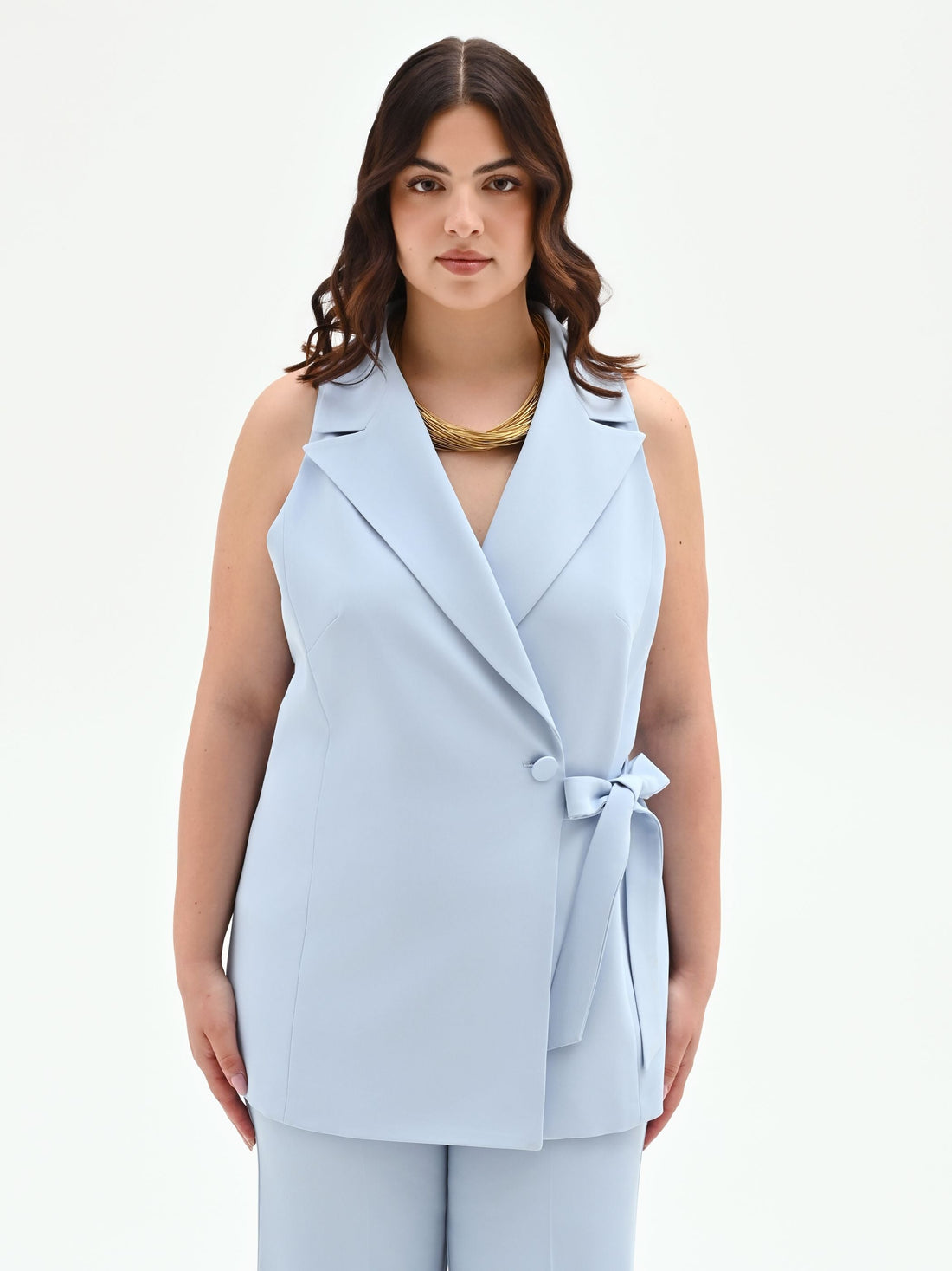 Gilet Curvy cielo azzurro con chiusura a nastro