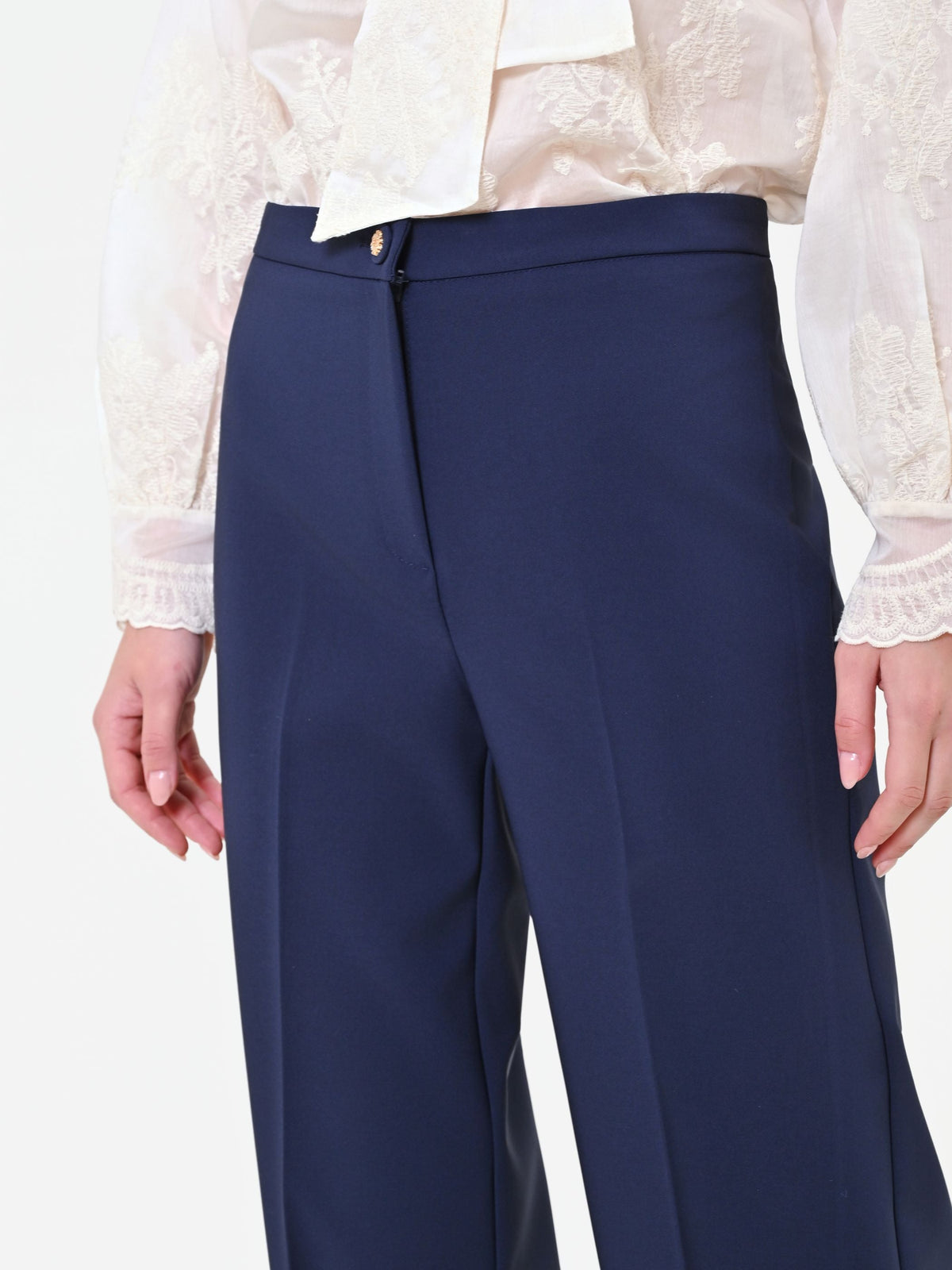Pantalone a palazzo blu navy con piega stirata