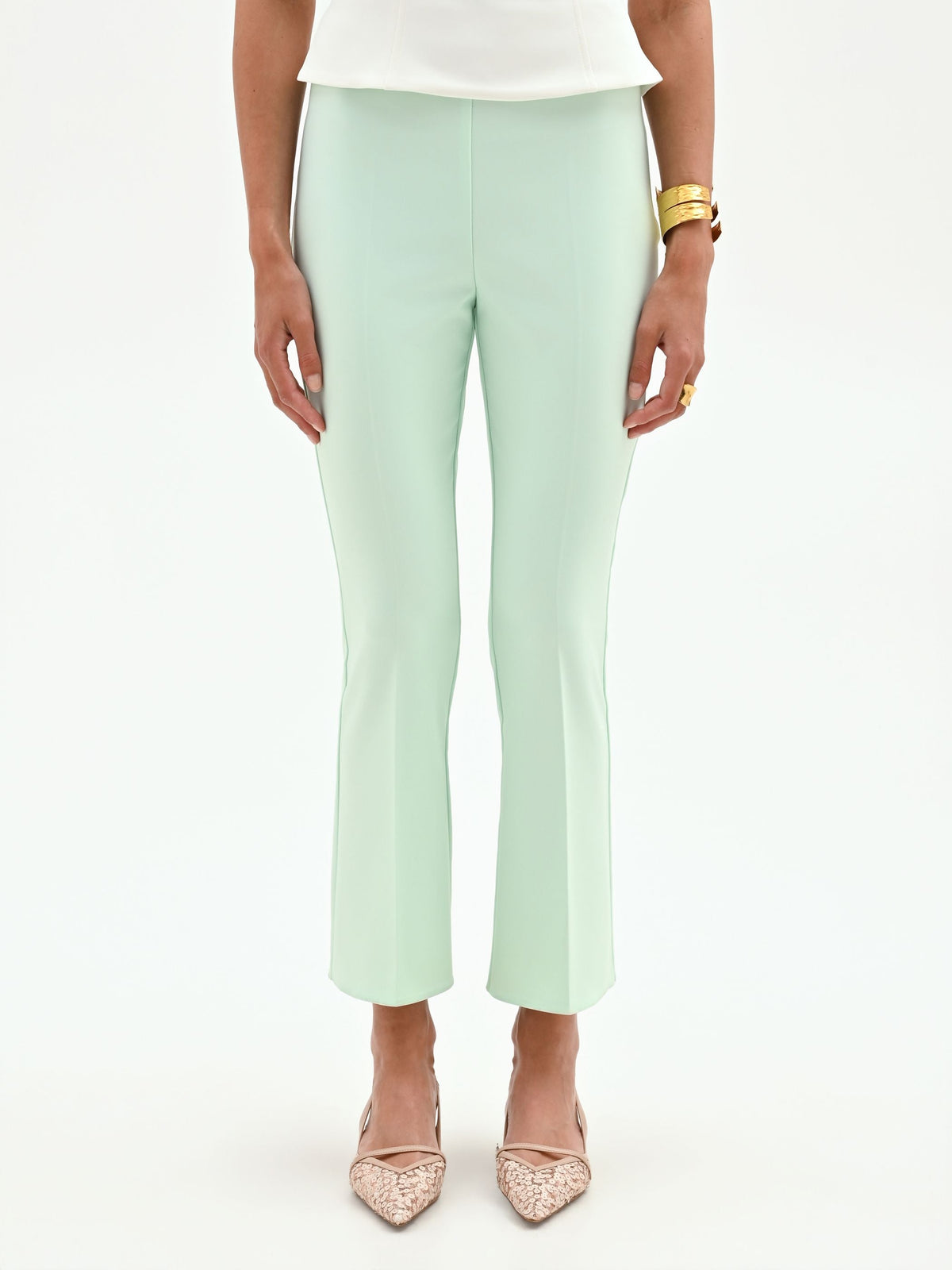 Pantalone verde menta dalla linea slim