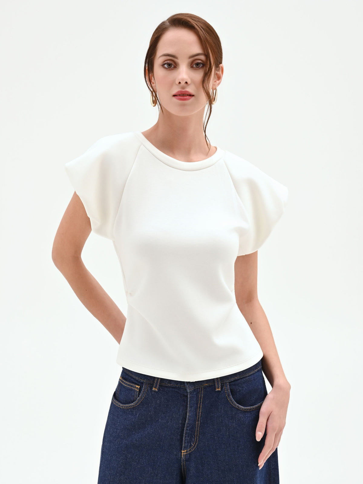 T-shirt panna bianco con maniche strutturate