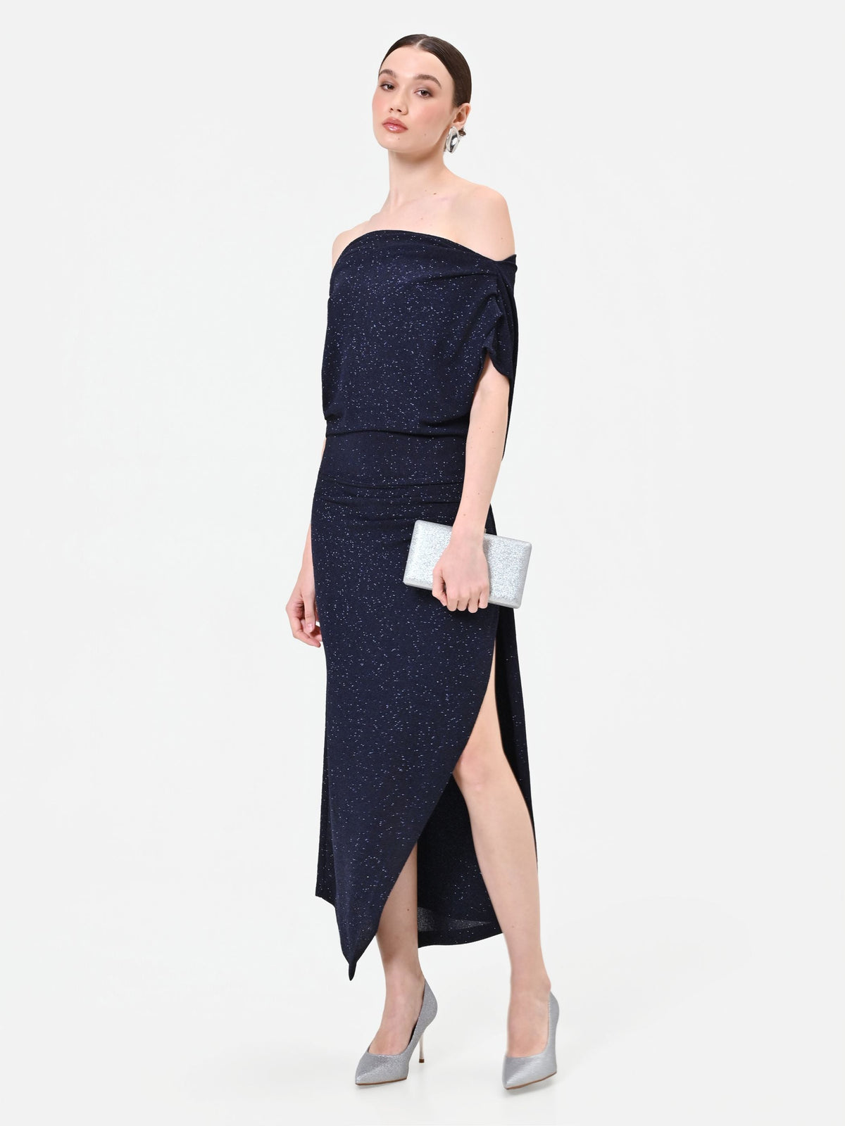 Abito lungo blu navy glitter con scollo drappeggiato