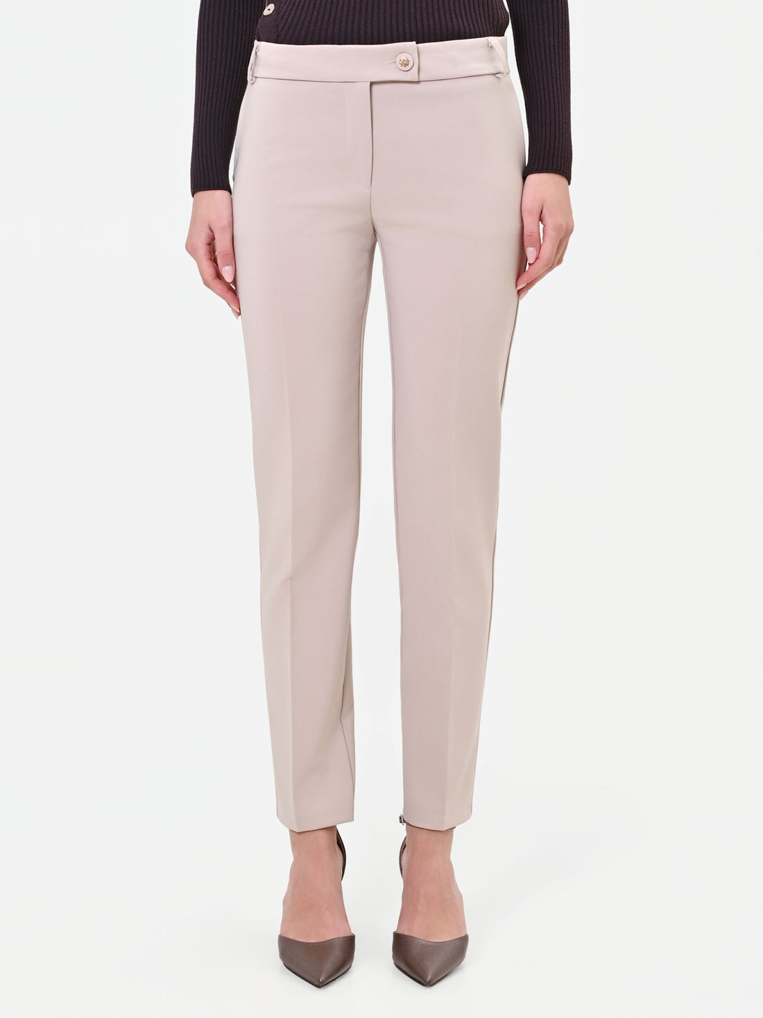 Pantalone a sigaretta tortora beige con piega centrale