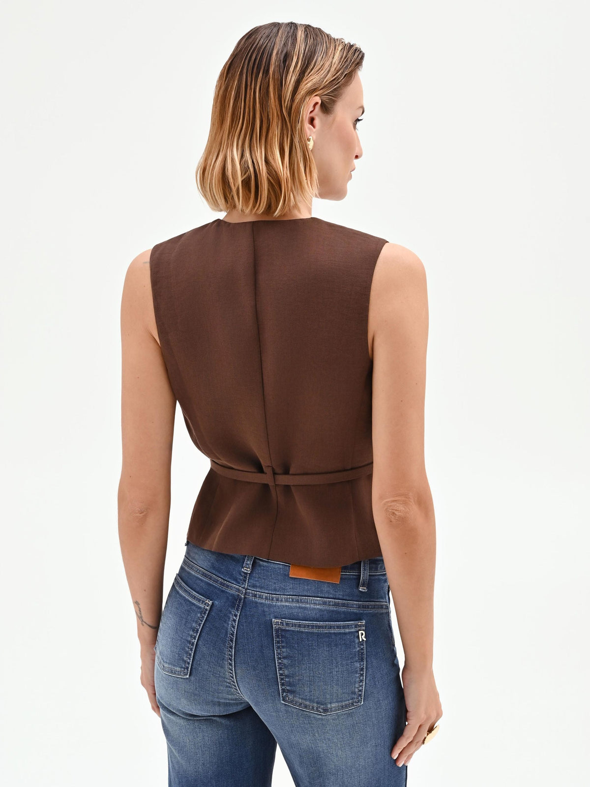 Gilet cioccolato con cintura in vita