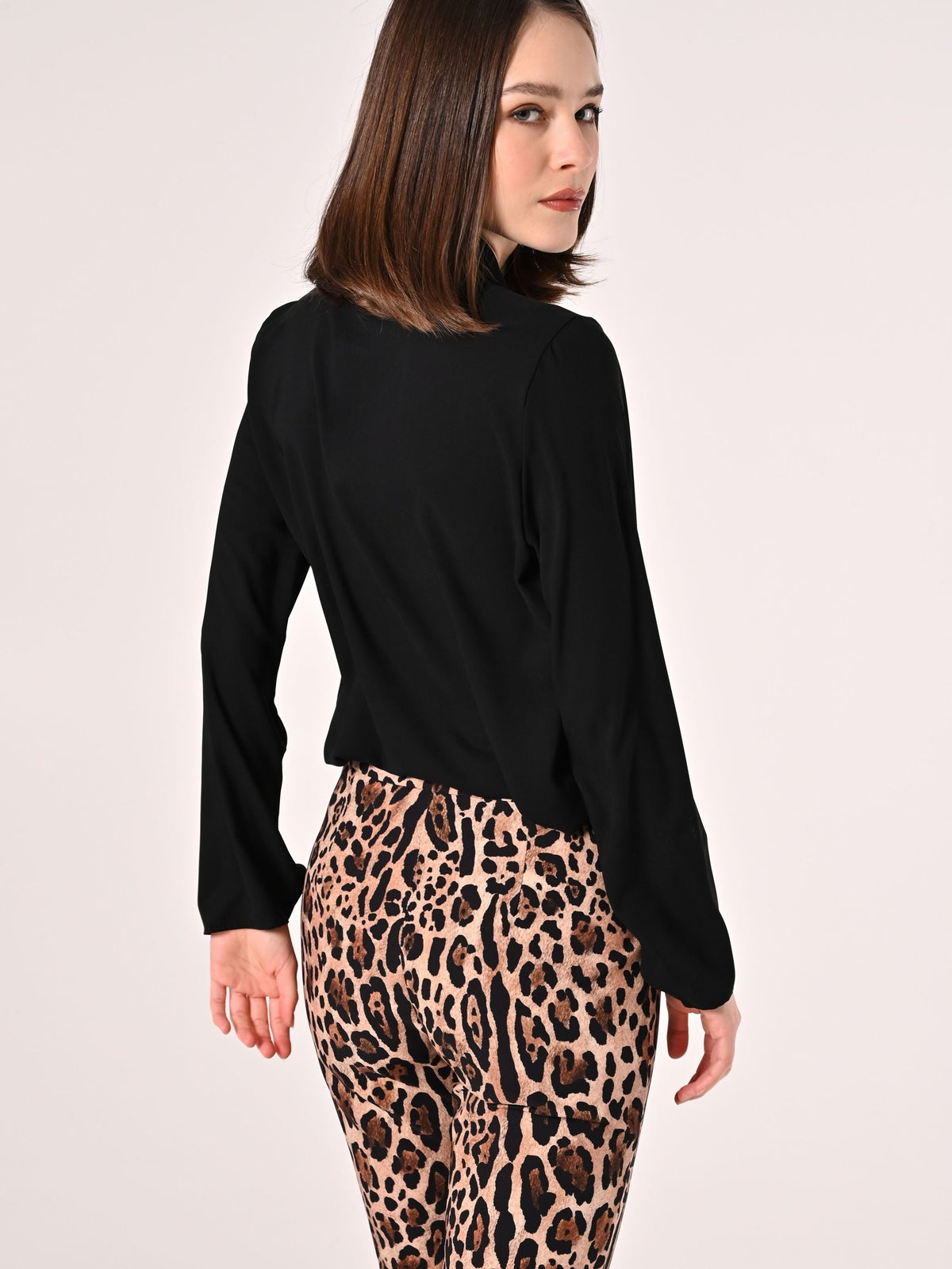 Blusa con Fiocco e Pinces Nera