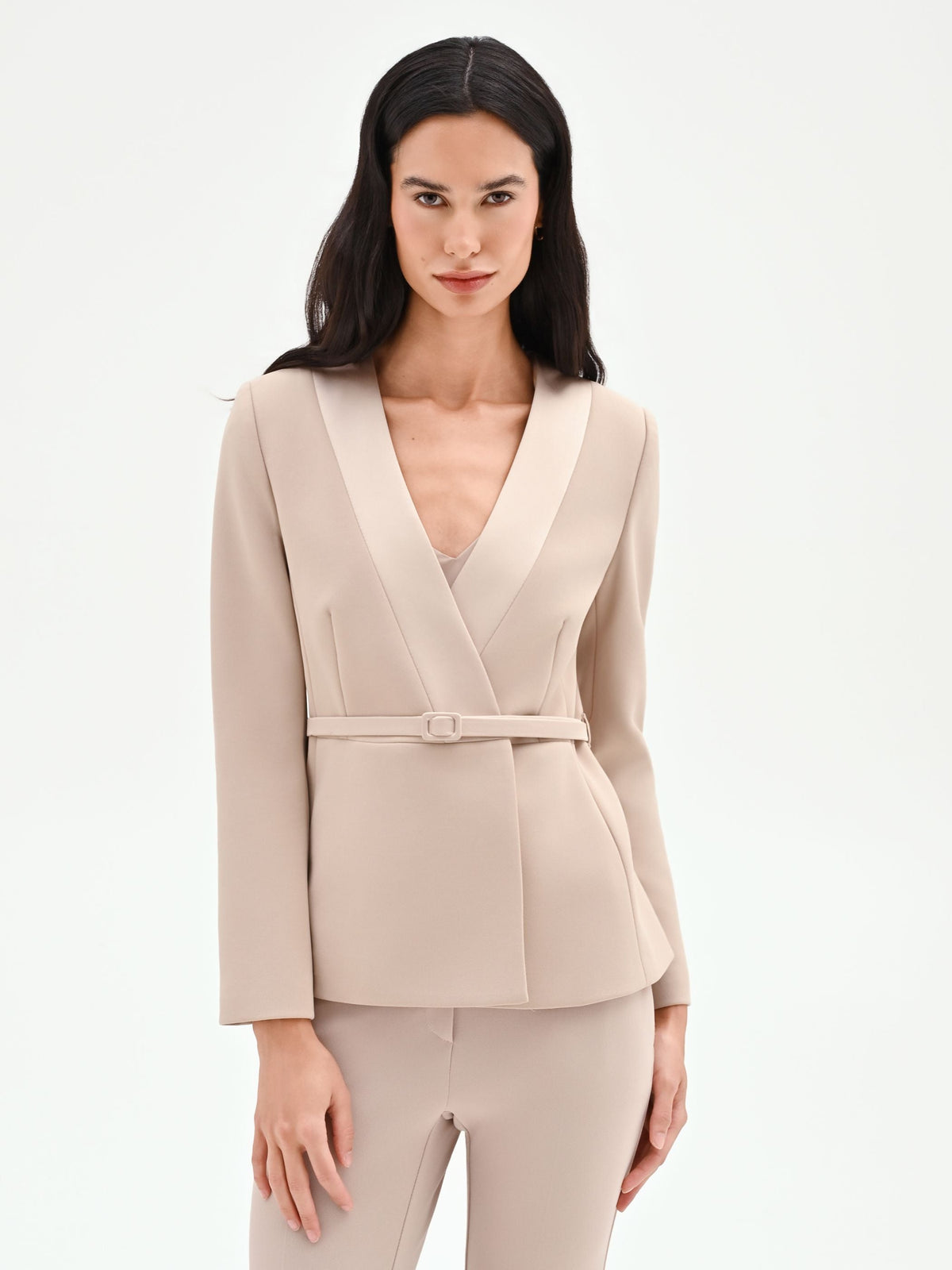 Giacca tortora beige con cintura e rever satinati