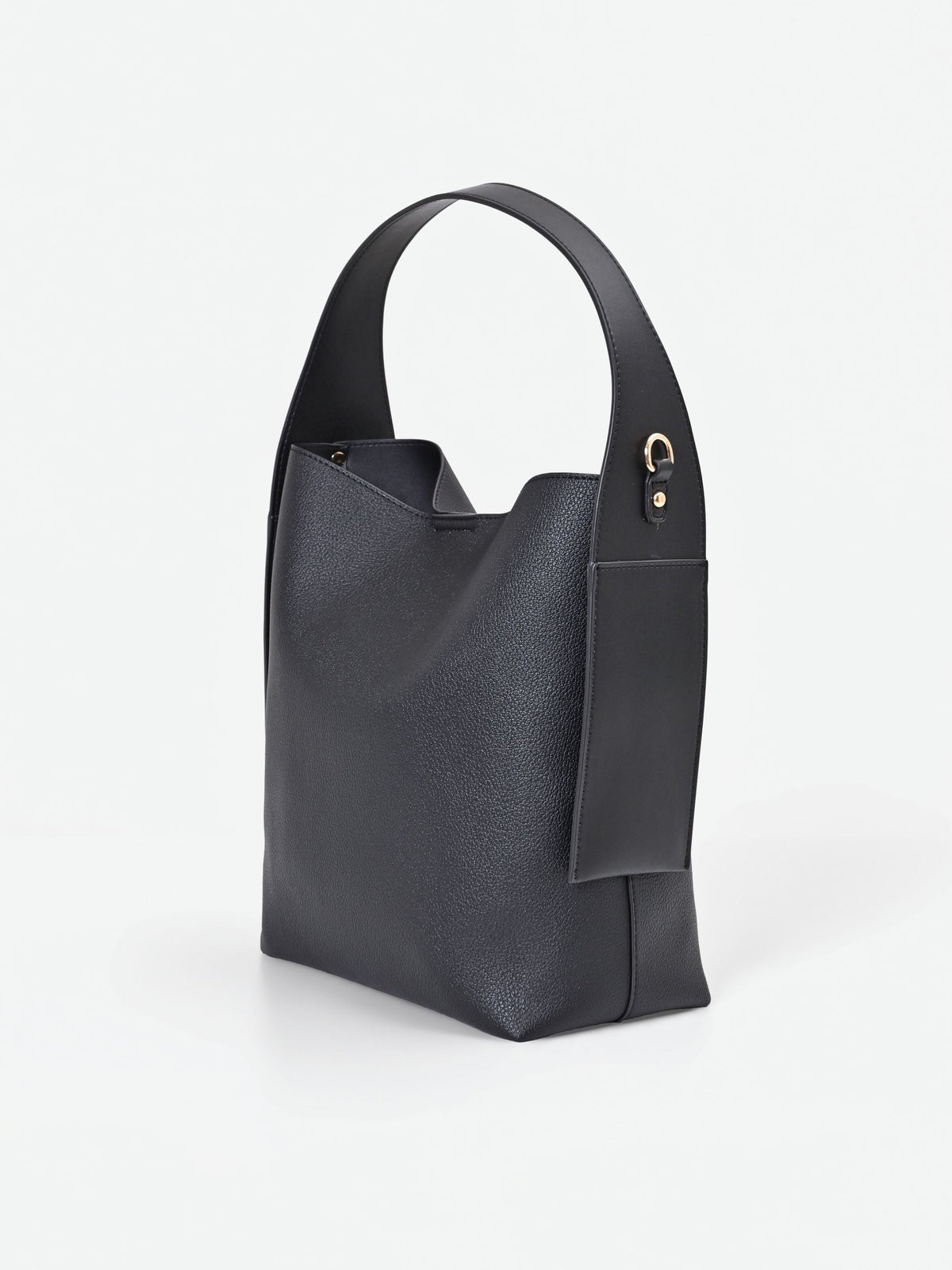 Borsa a spalla nera dalla linea morbida