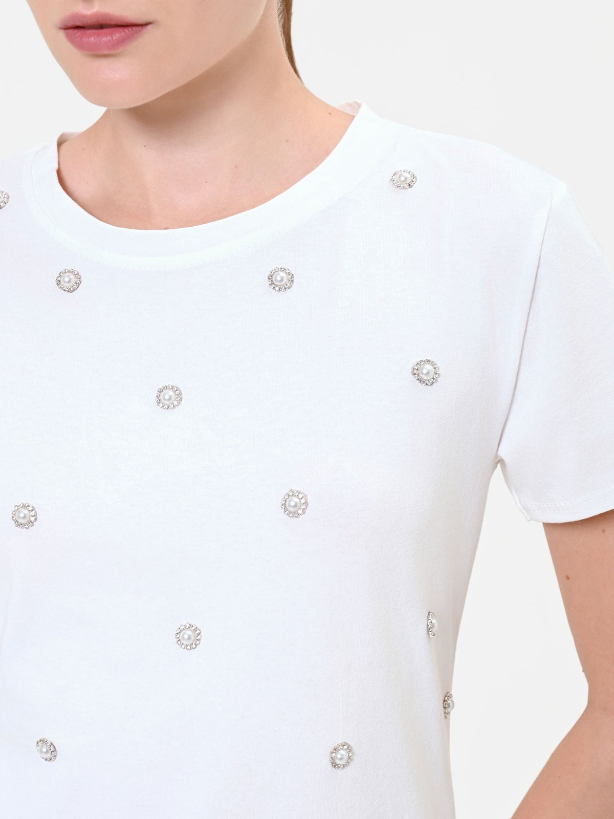 T-shirt panna con applicazioni gioiello