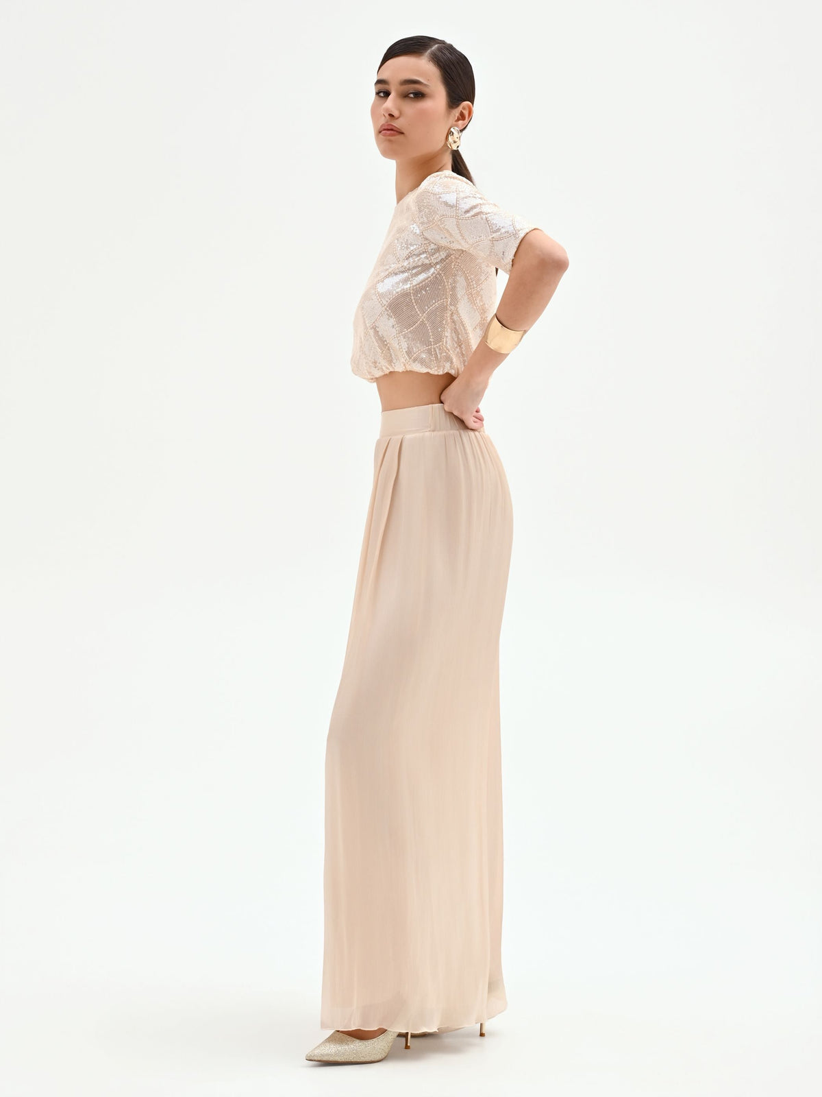 Pantalone a palazzo beige chiaro in raso cangiante