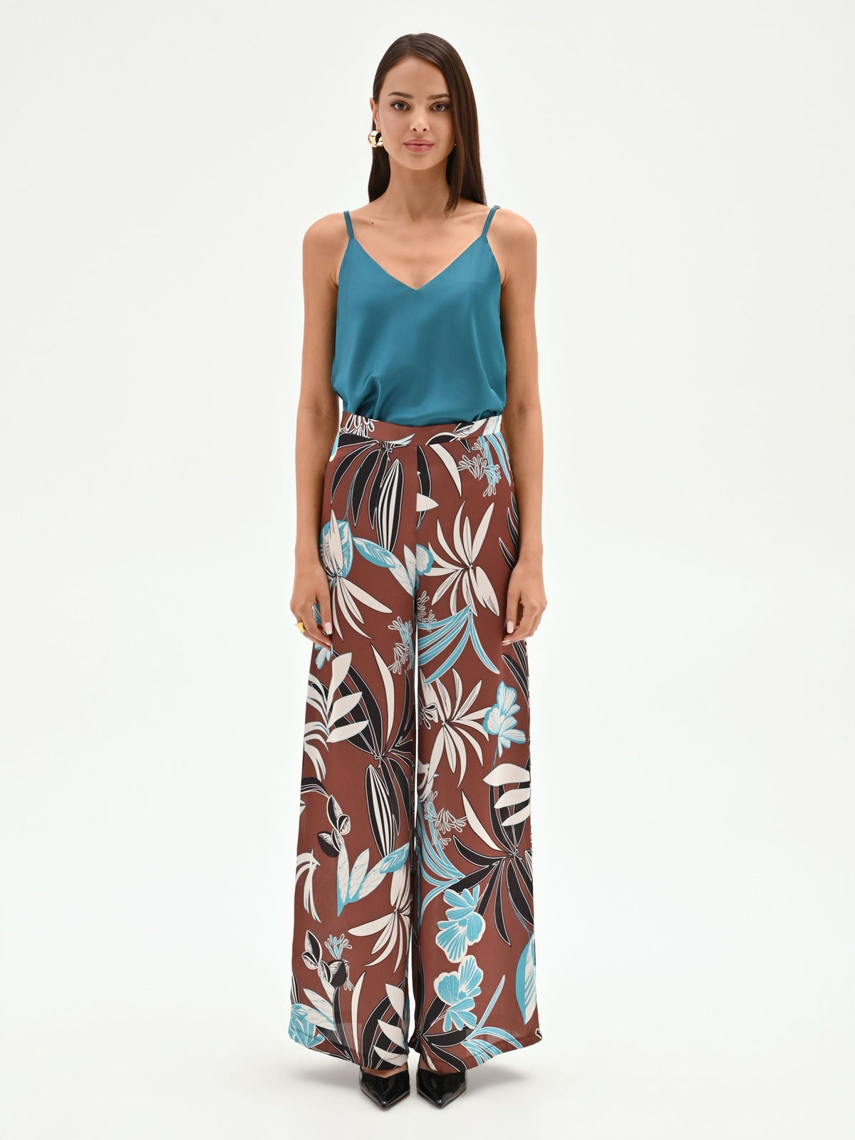 Pantalone a palazzo cioccolato con stampa botanica