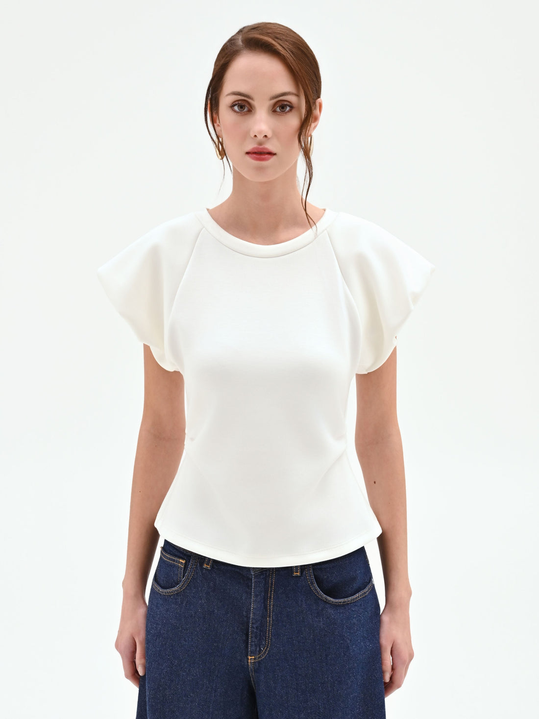 T-shirt panna bianco con maniche strutturate