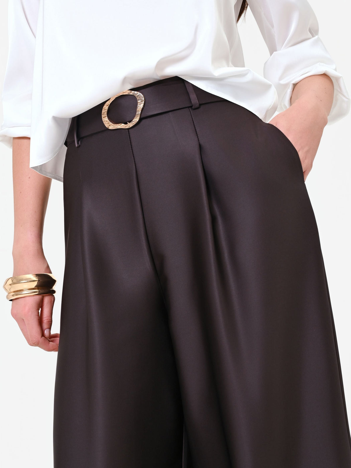 Pantalone palazzo moro marrone con cintura in raso