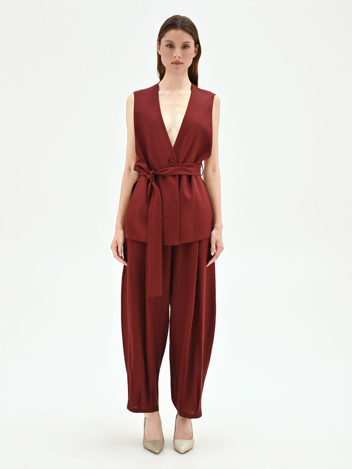 Gilet in lino rosso bordeaux con cintura