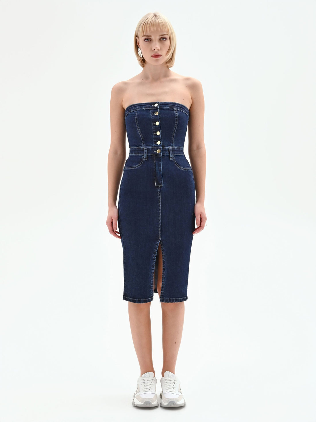 Abito a tubino in denim blu navy con bottoni dorati