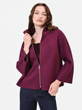 Capospalla bordeaux rosso dalla linea a cappa