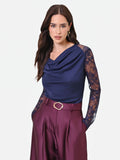 Blusa blu navy con scollo ad anello e maniche in pizzo