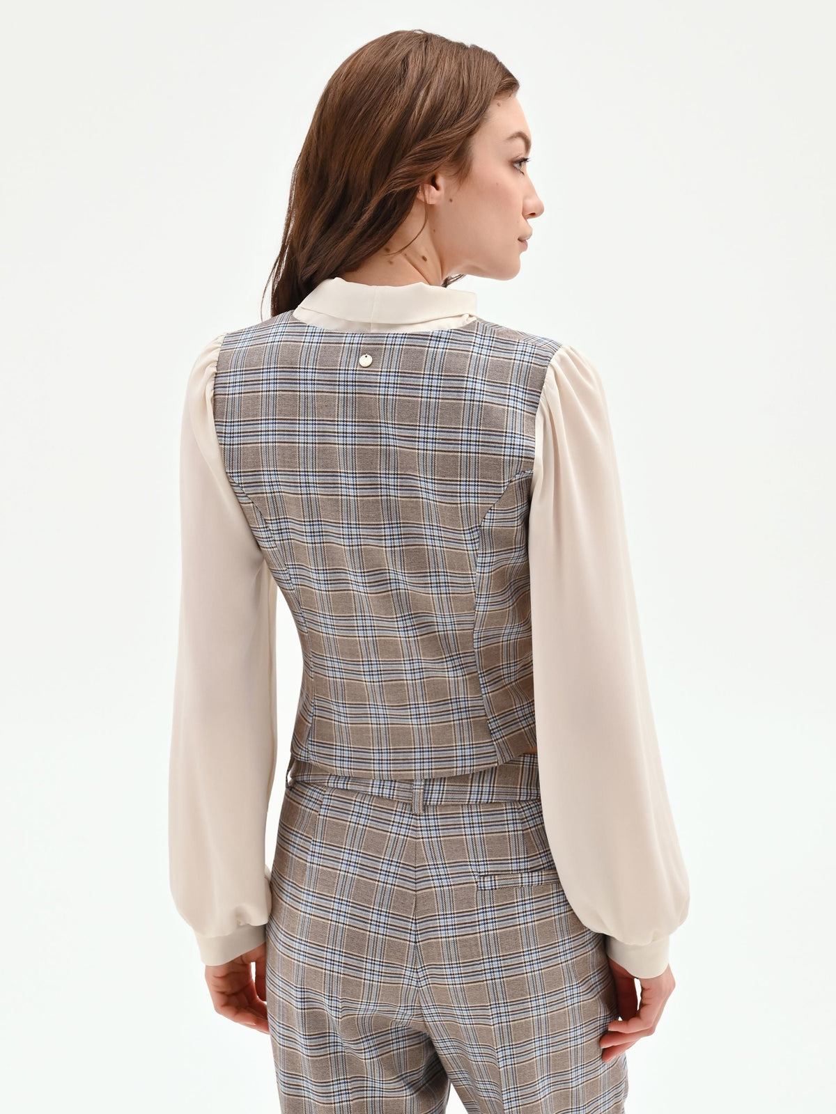 Blusa azzurra check con gilet e collo lavallière