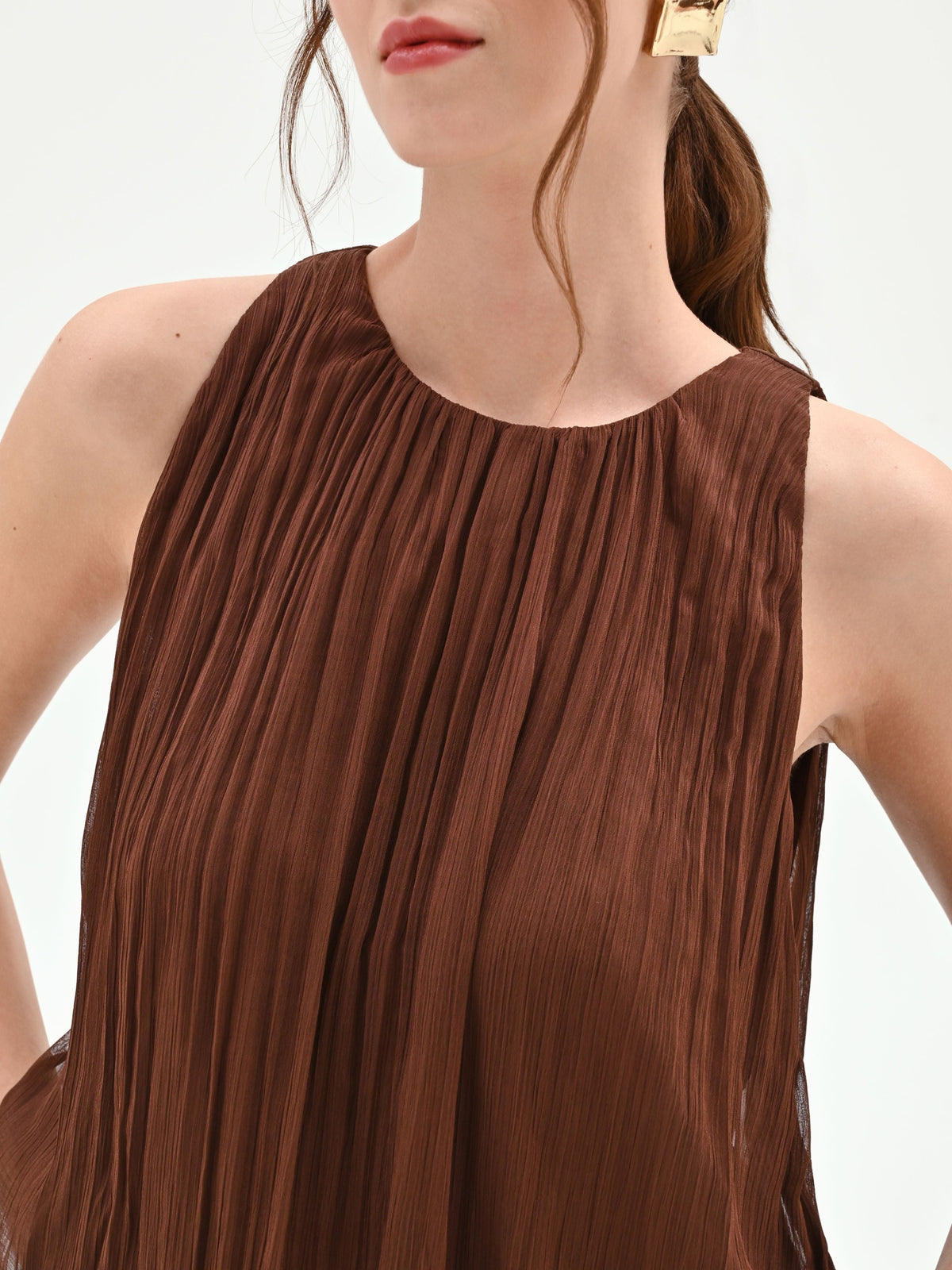 Blusa cioccolato con lavorazione plissé