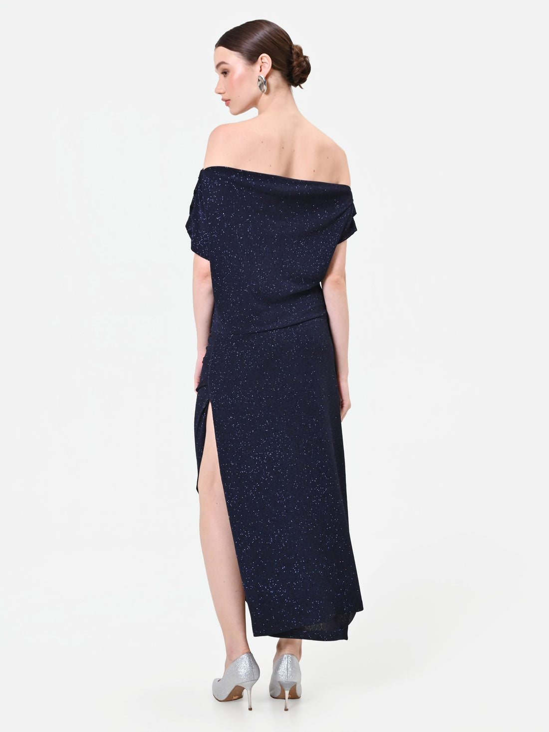 Abito lungo blu navy glitter con scollo drappeggiato