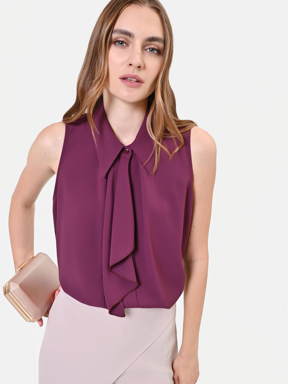 Top smanicato bordeaux con rouche verticale