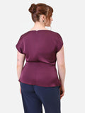 Blusa Curvy in raso bordeaux con drappeggio asimmetrico