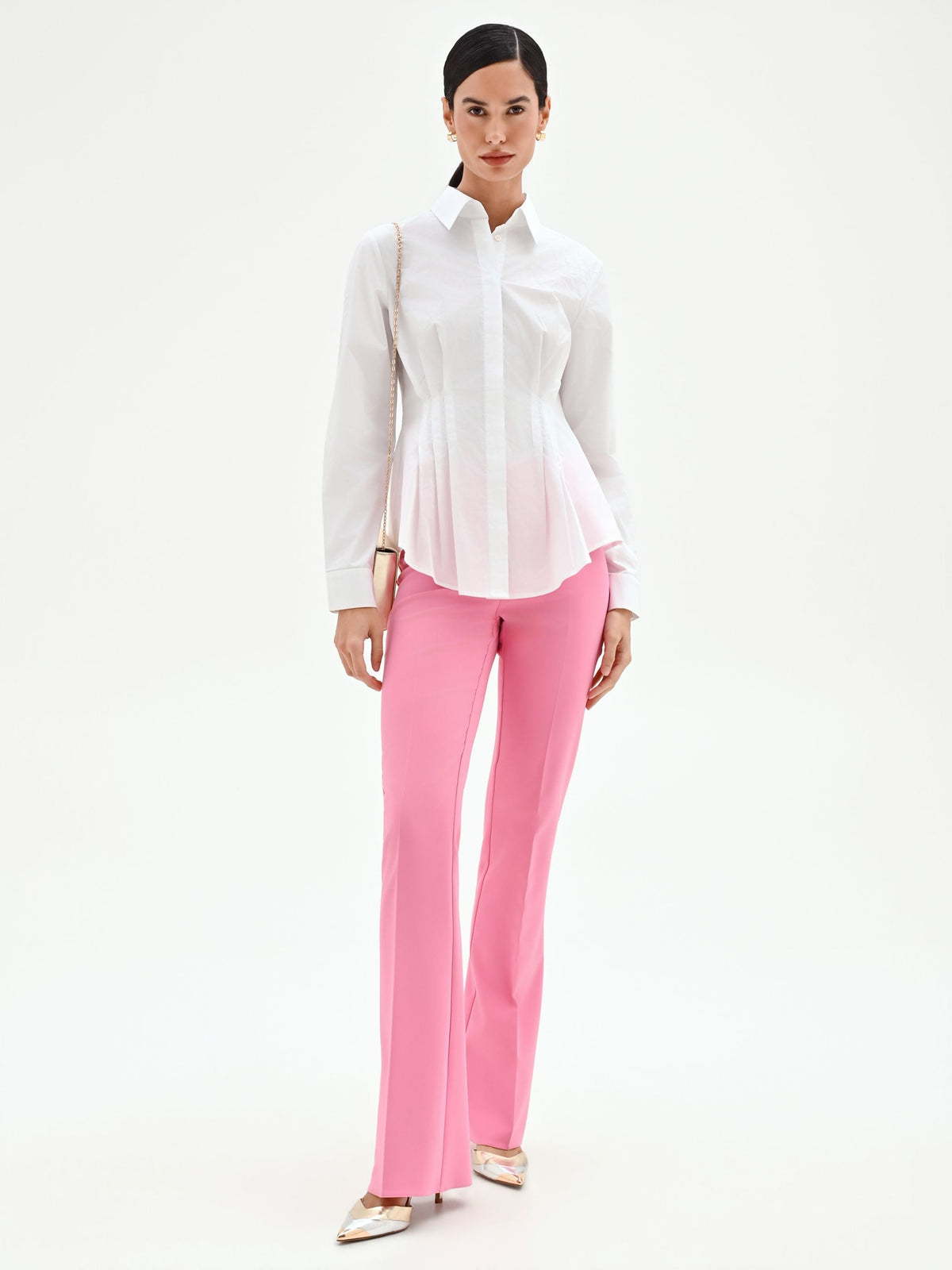 Pantalone rosa mid flared a vita alta con piega stirata
