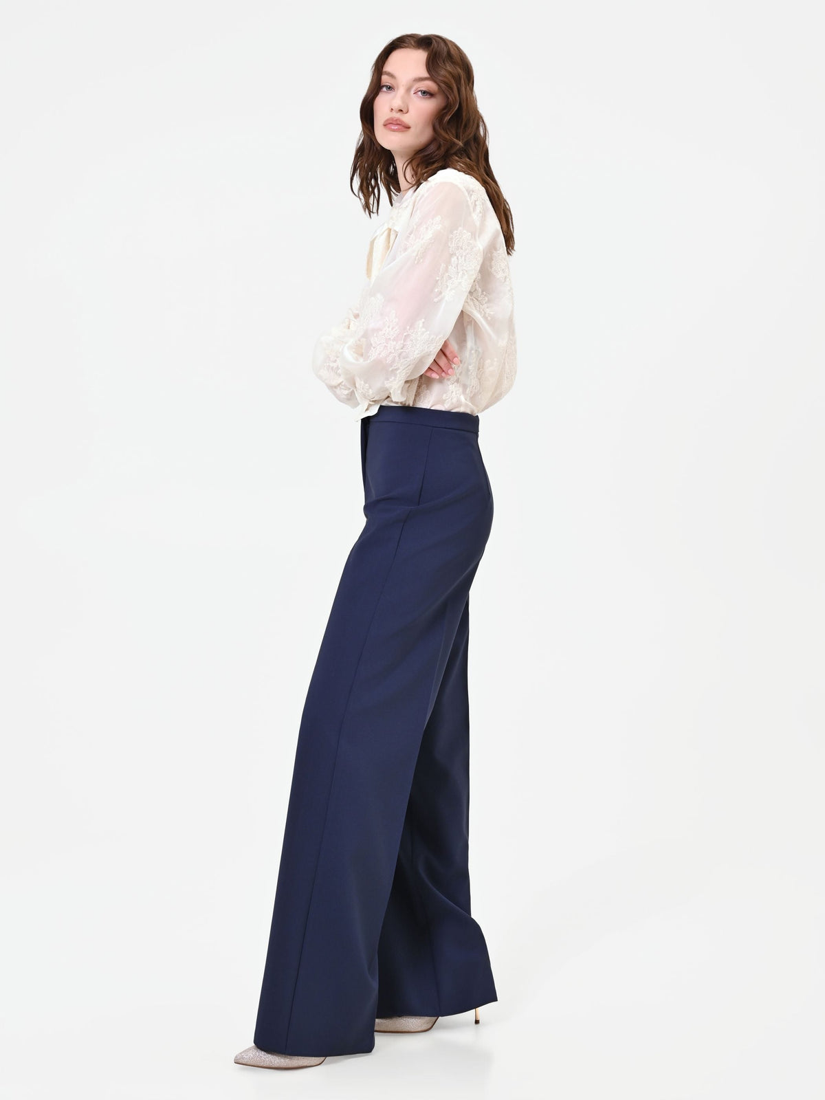 Pantalone a palazzo blu navy con piega stirata