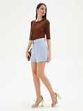 Pantalone corto azzurro con cintura