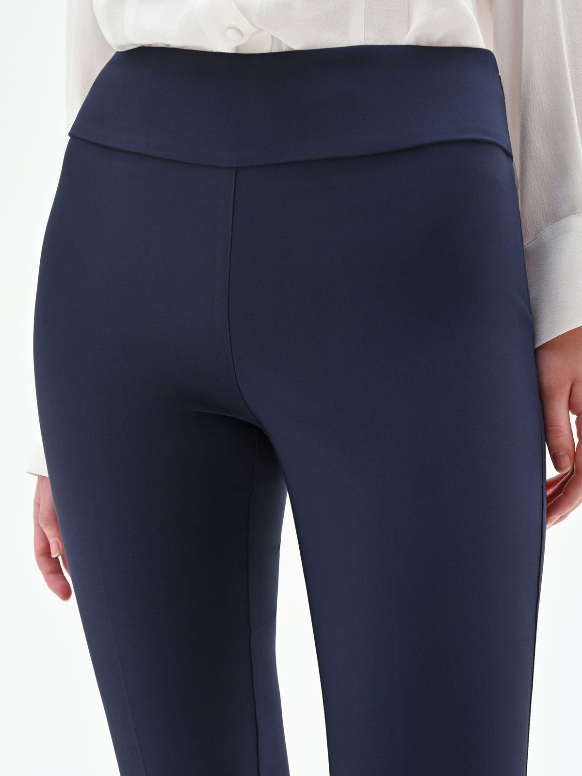 Pantalone a zampa blu in tessuto tecnico