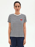 T-shirt blu a righe con patch cuore