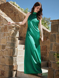 Abito lungo in raso verde con scollo halter