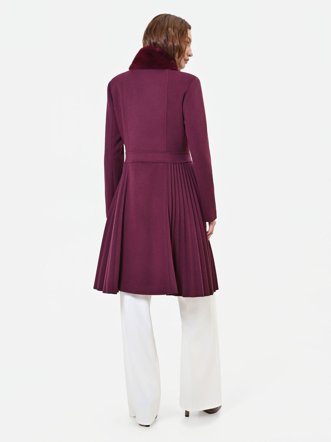Cappotto doppiopetto bordeaux con fondo a pieghe
