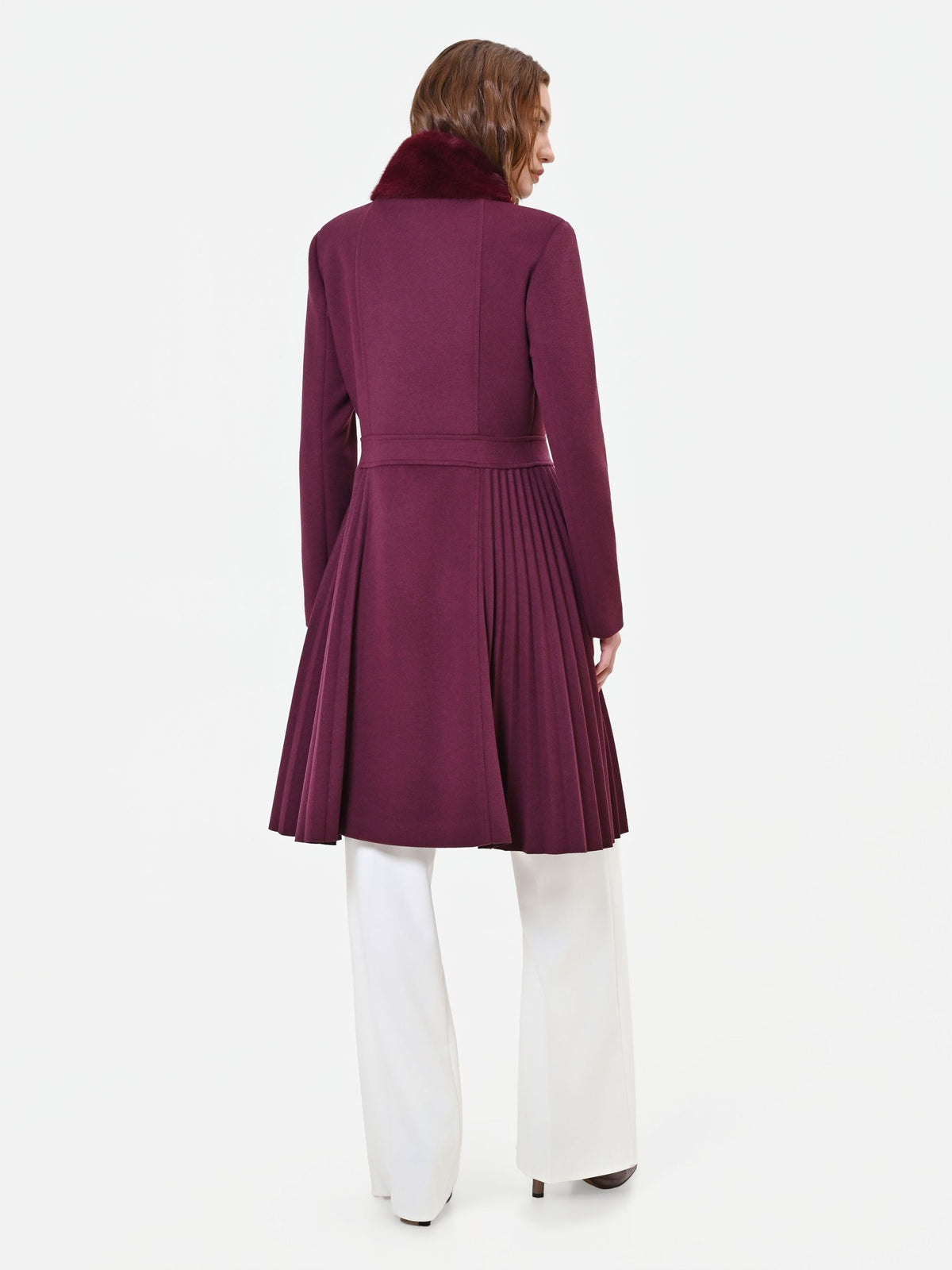 Cappotto doppiopetto bordeaux con fondo a pieghe