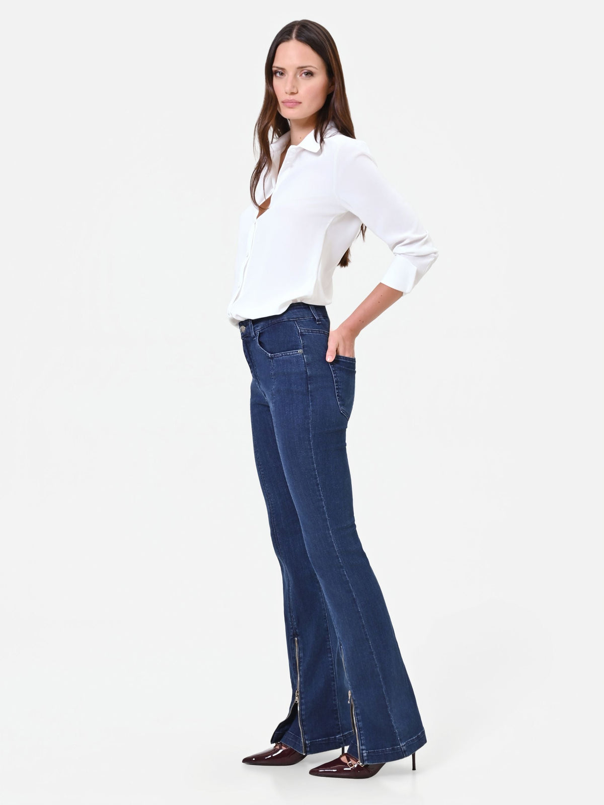 Pantaloni jeans blu con spacco frontale