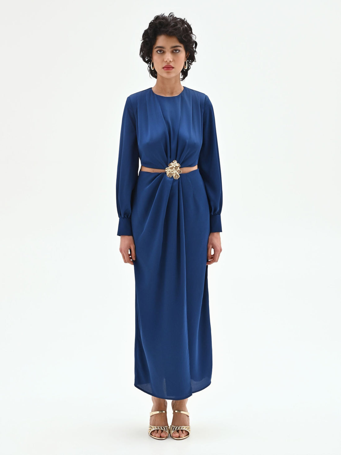 Abito lungo blu brillante con cut-out e applicazione gioiello