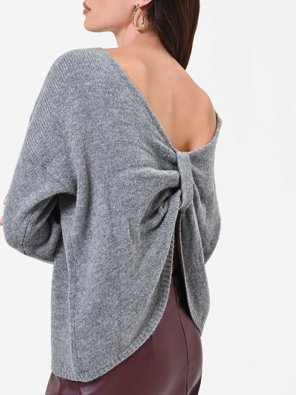 Maglia grigia con scollo a barchetta misto lana e viscosa