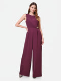 Tuta elegante bordeaux con drappeggio asimmetrico