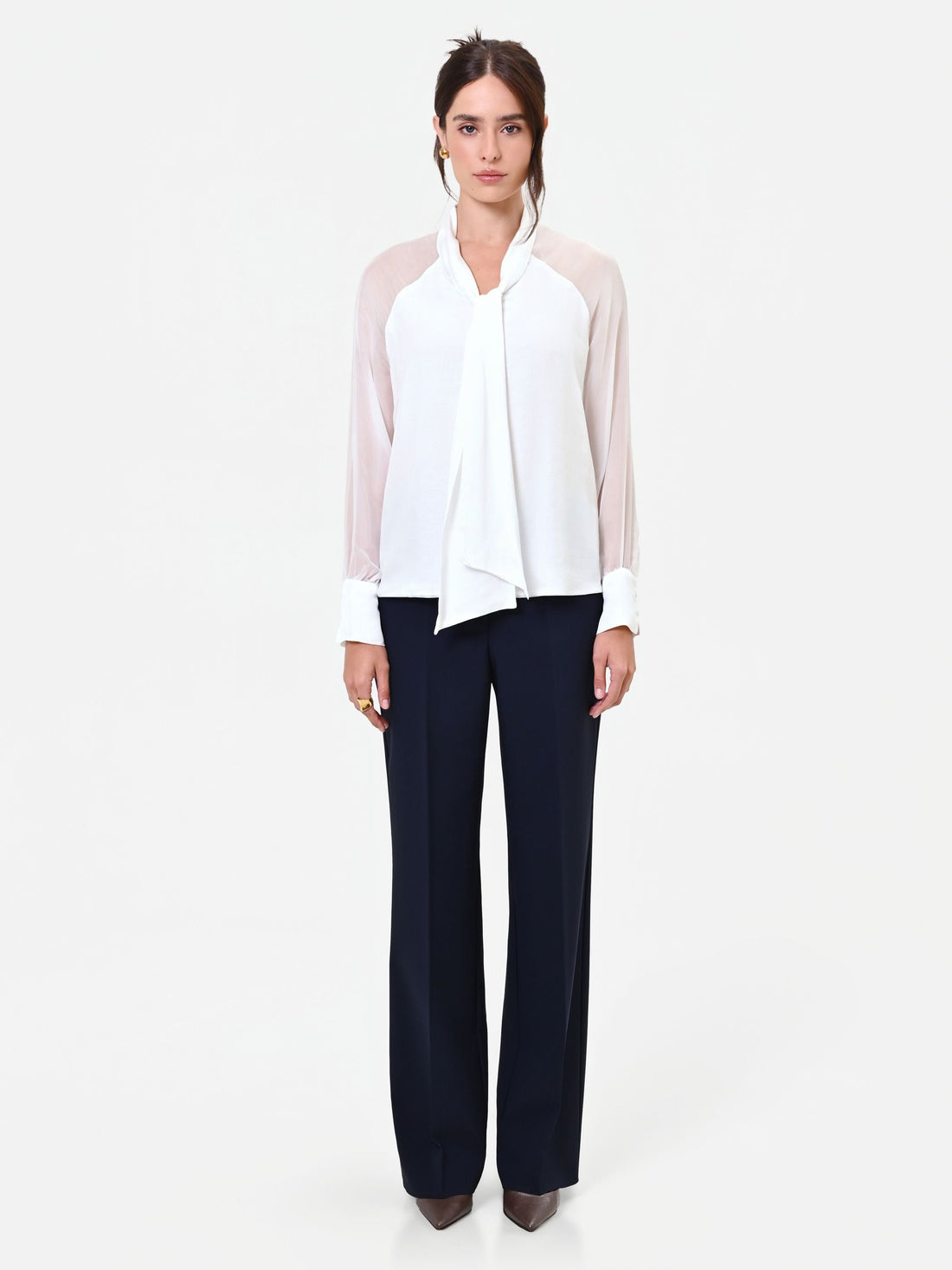 Blusa Studio bianca in misto seta con fiocco