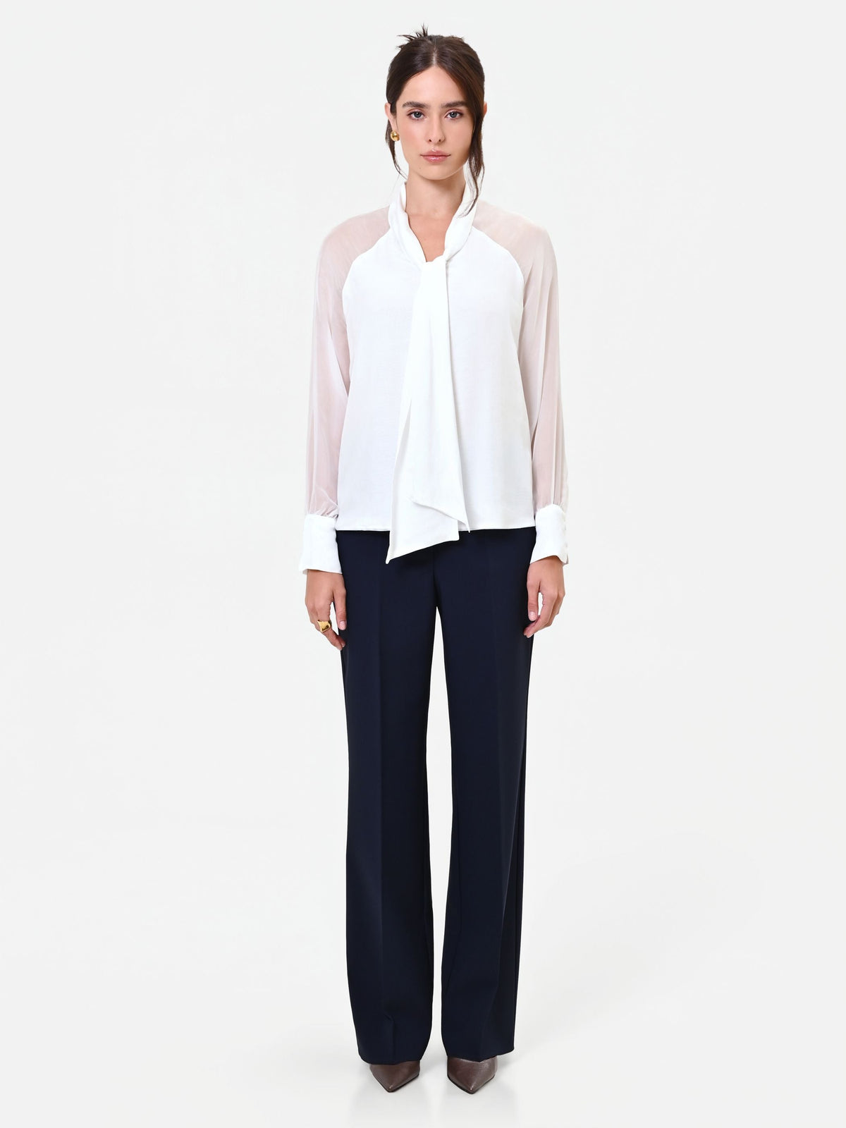 Blusa Studio bianca in misto seta con fiocco