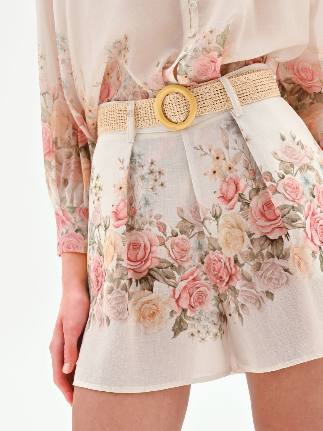 Pantalone shorts bianco a fantasia floreale