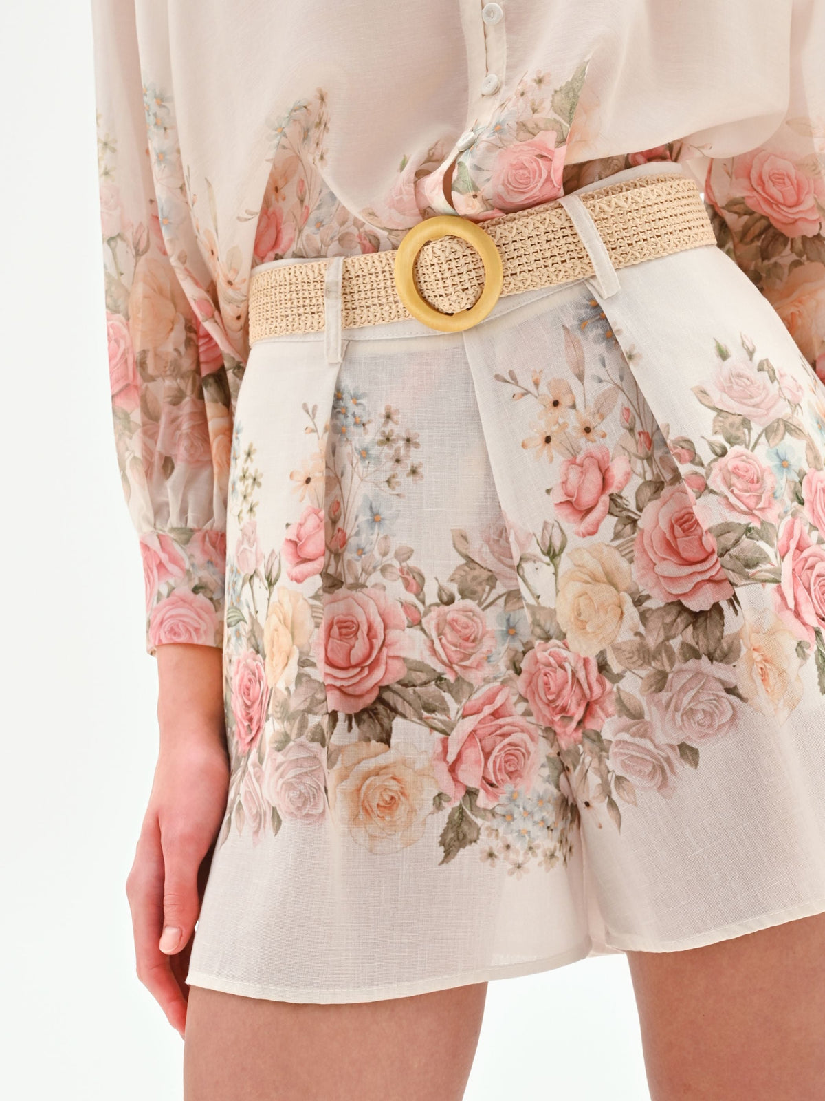 Pantalone shorts bianco a fantasia floreale