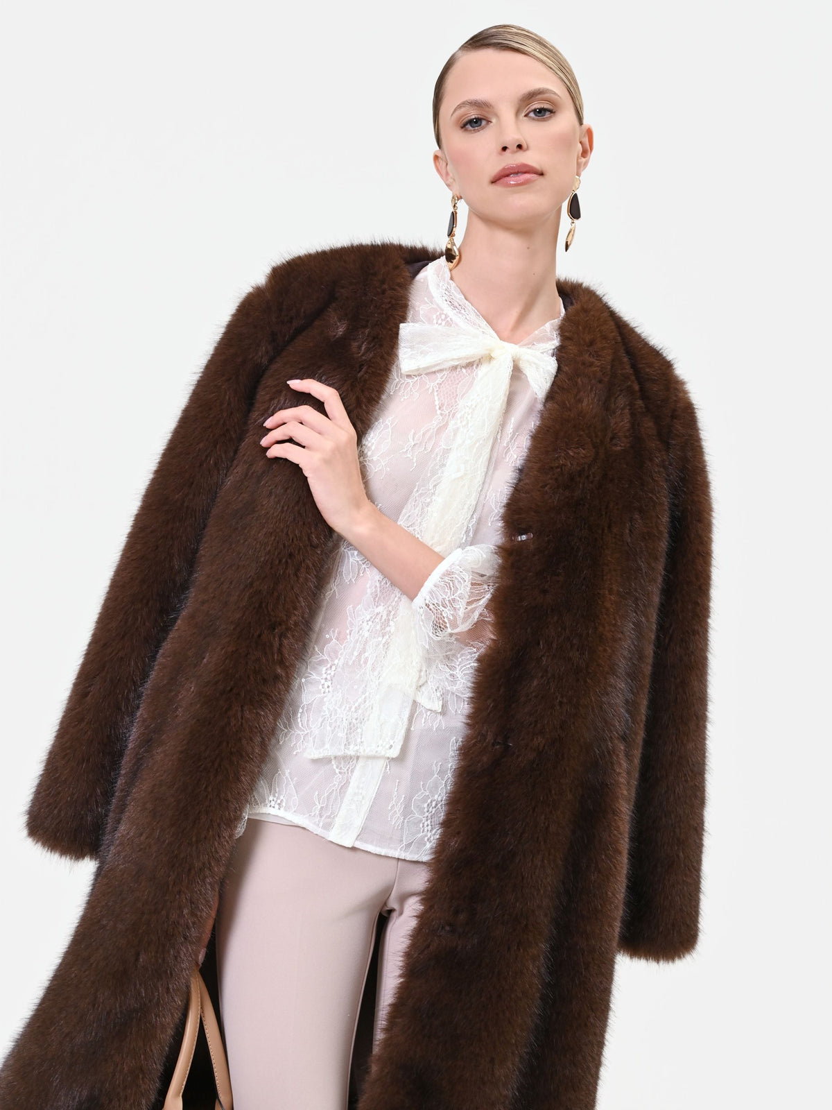 Camicia in pizzo panna bianco con fiocco al collo