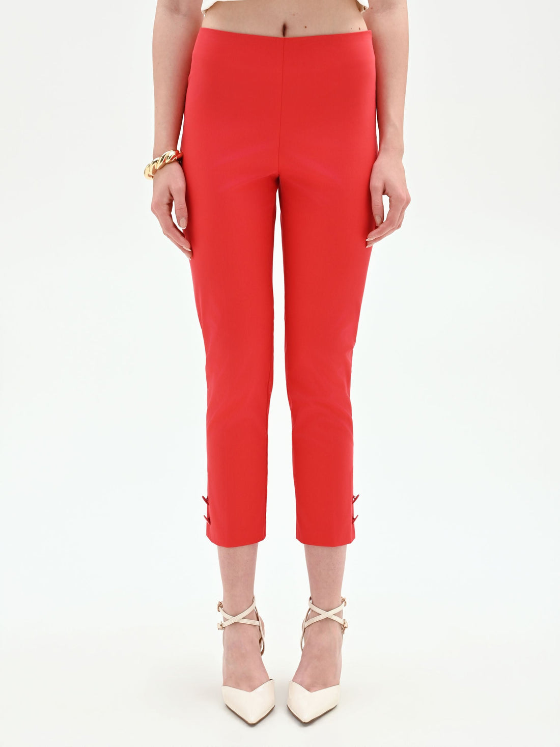Pantalone rosso fragola con bottoni sul fondo