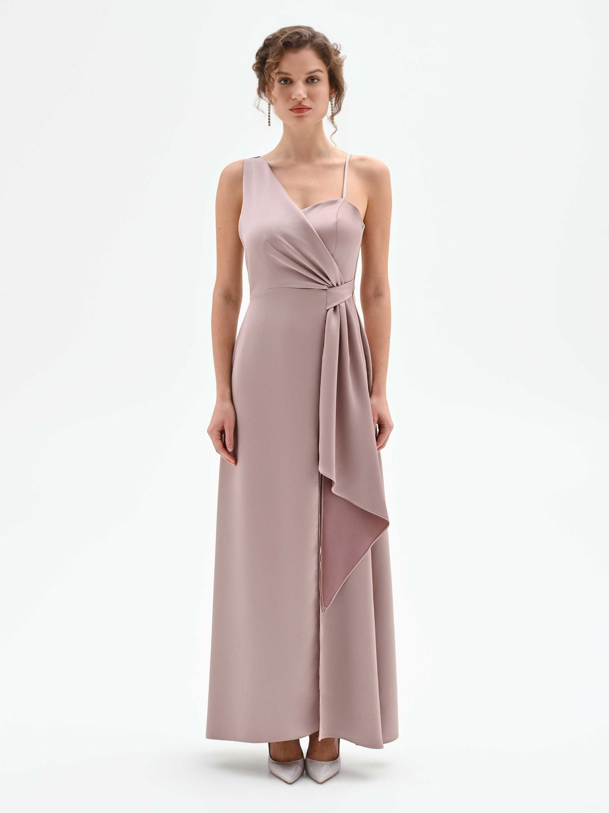 Abito lungo atelier rosa blush con drappeggio