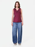 Top in raso bordeaux con scollo a cappuccio