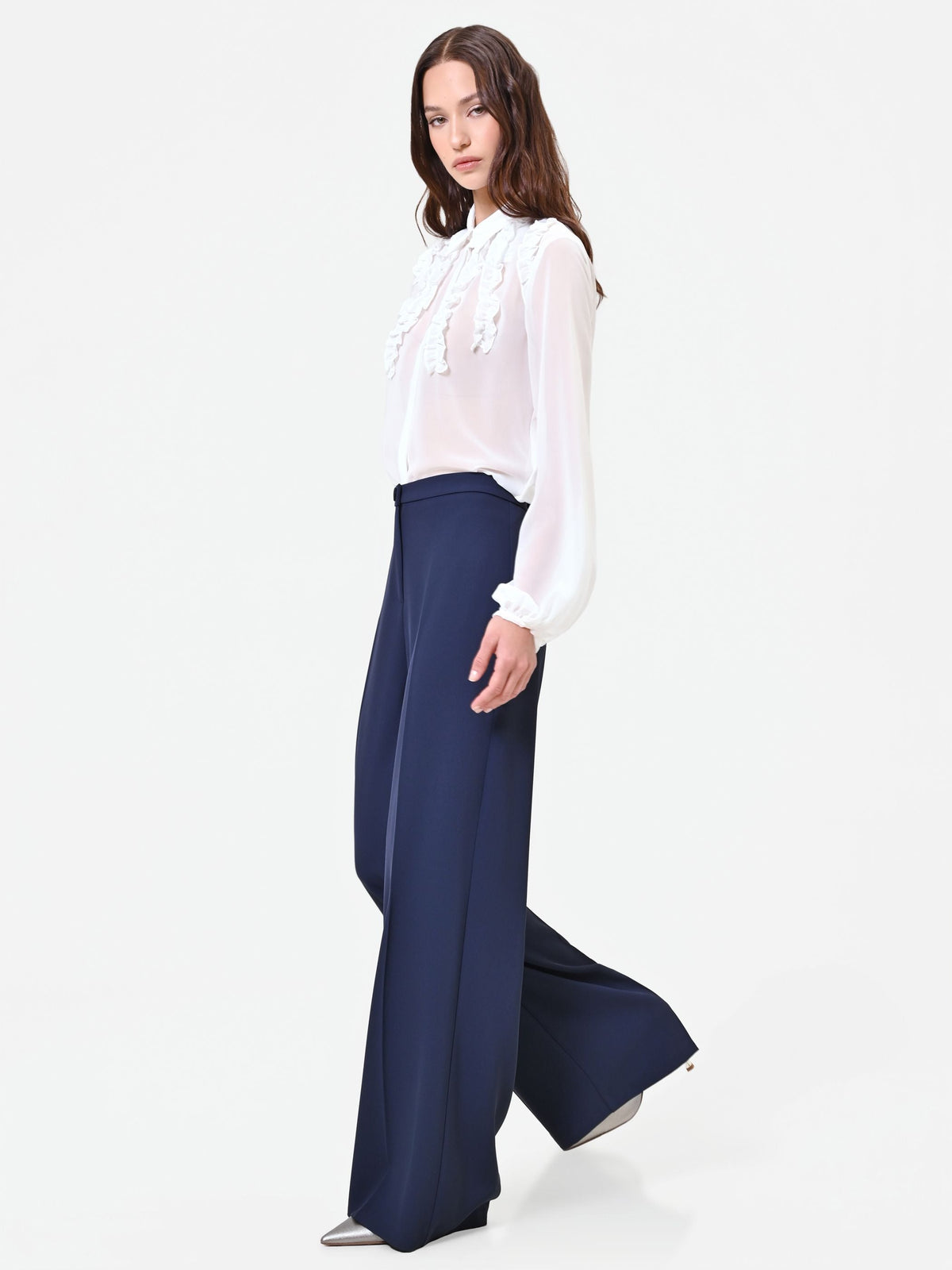 Pantalone a palazzo blu navy dalla linea fluida