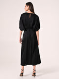 Abito Nero con Maniche Kimono