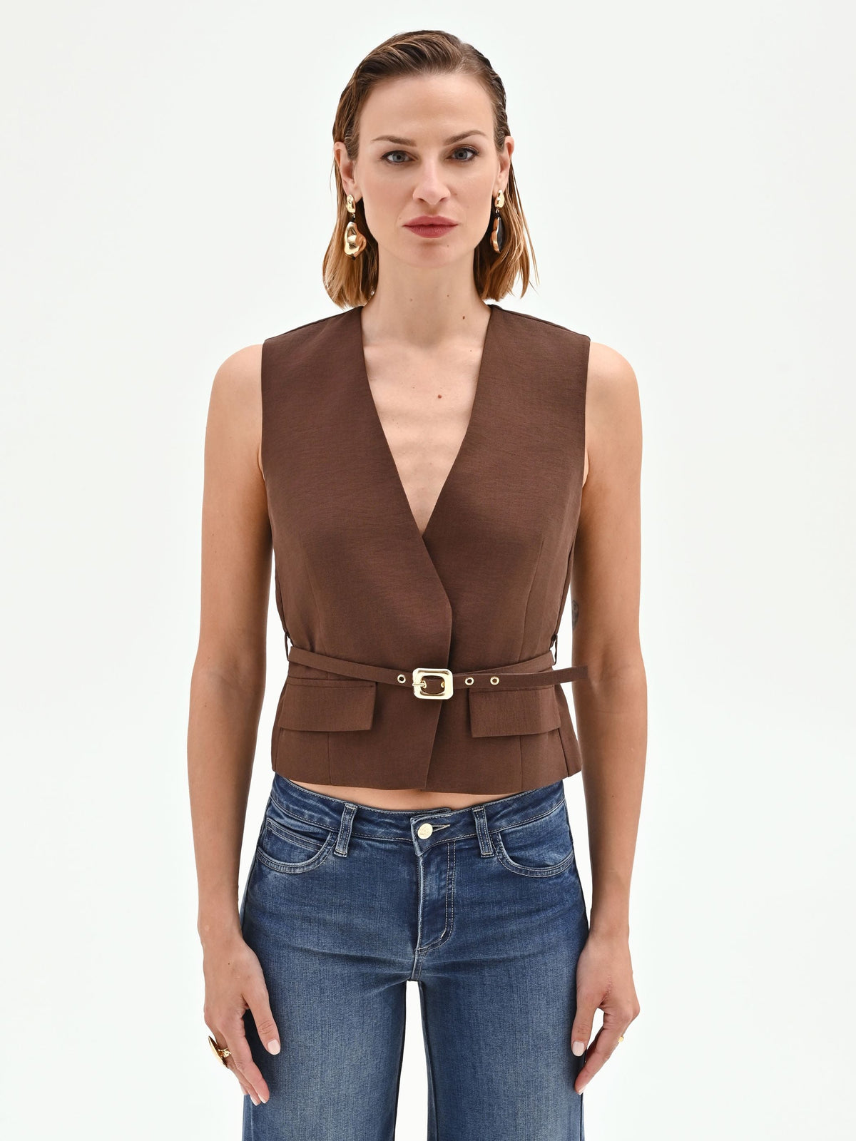 Gilet cioccolato con cintura in vita