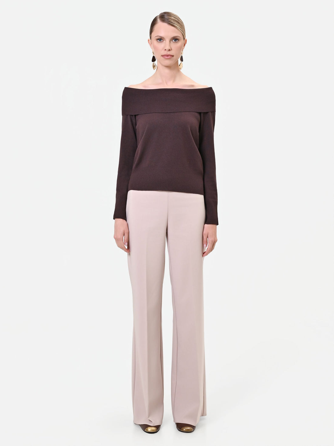 Maglia marrone con spalle scoperte