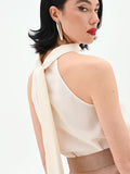 Top panna con scollo all'americana